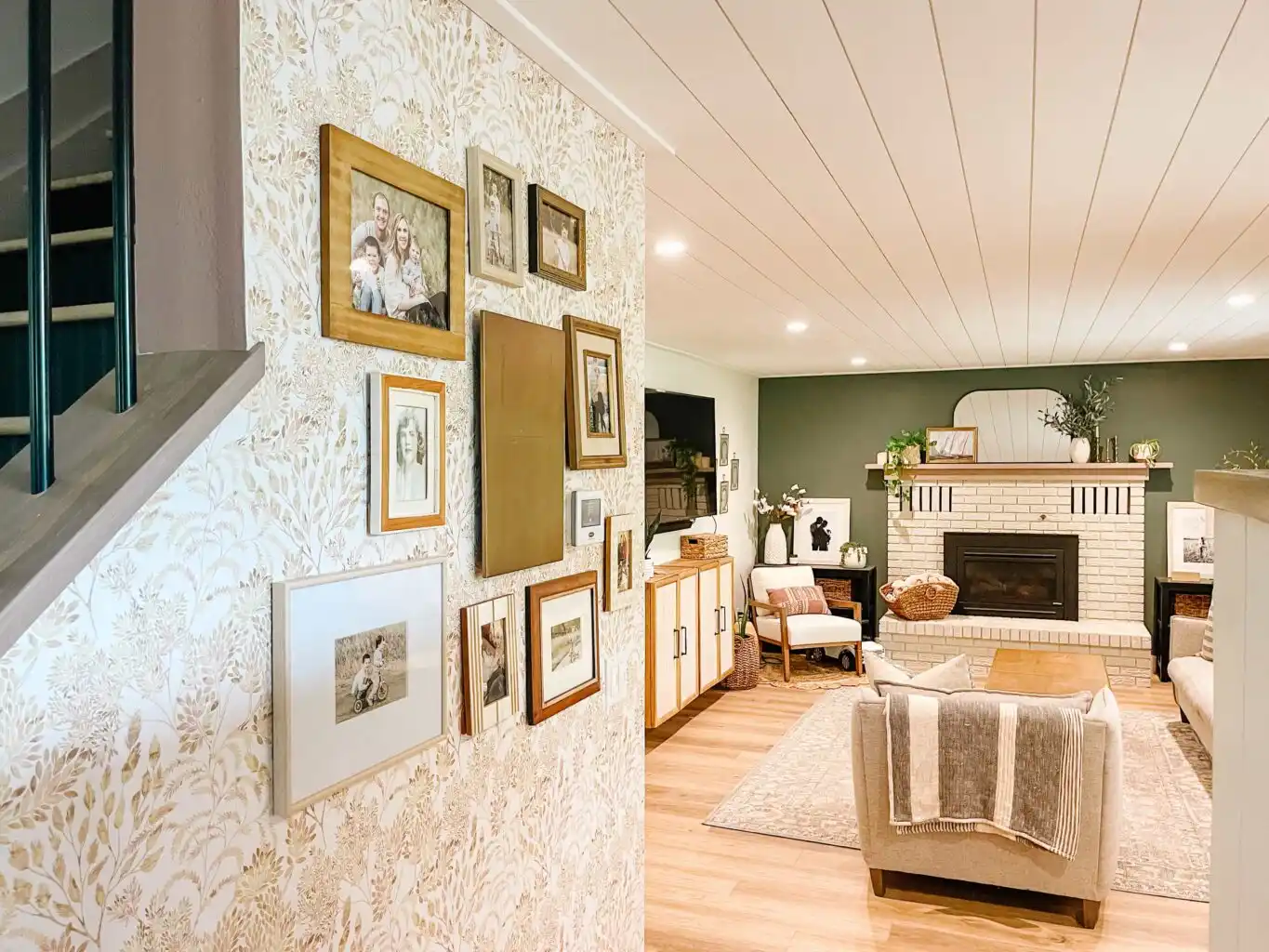 About Roslyn Wallcoverings